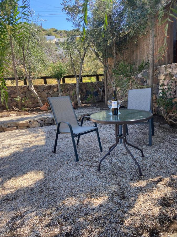 Pepper Tree Apartment Aegina Exterior photo